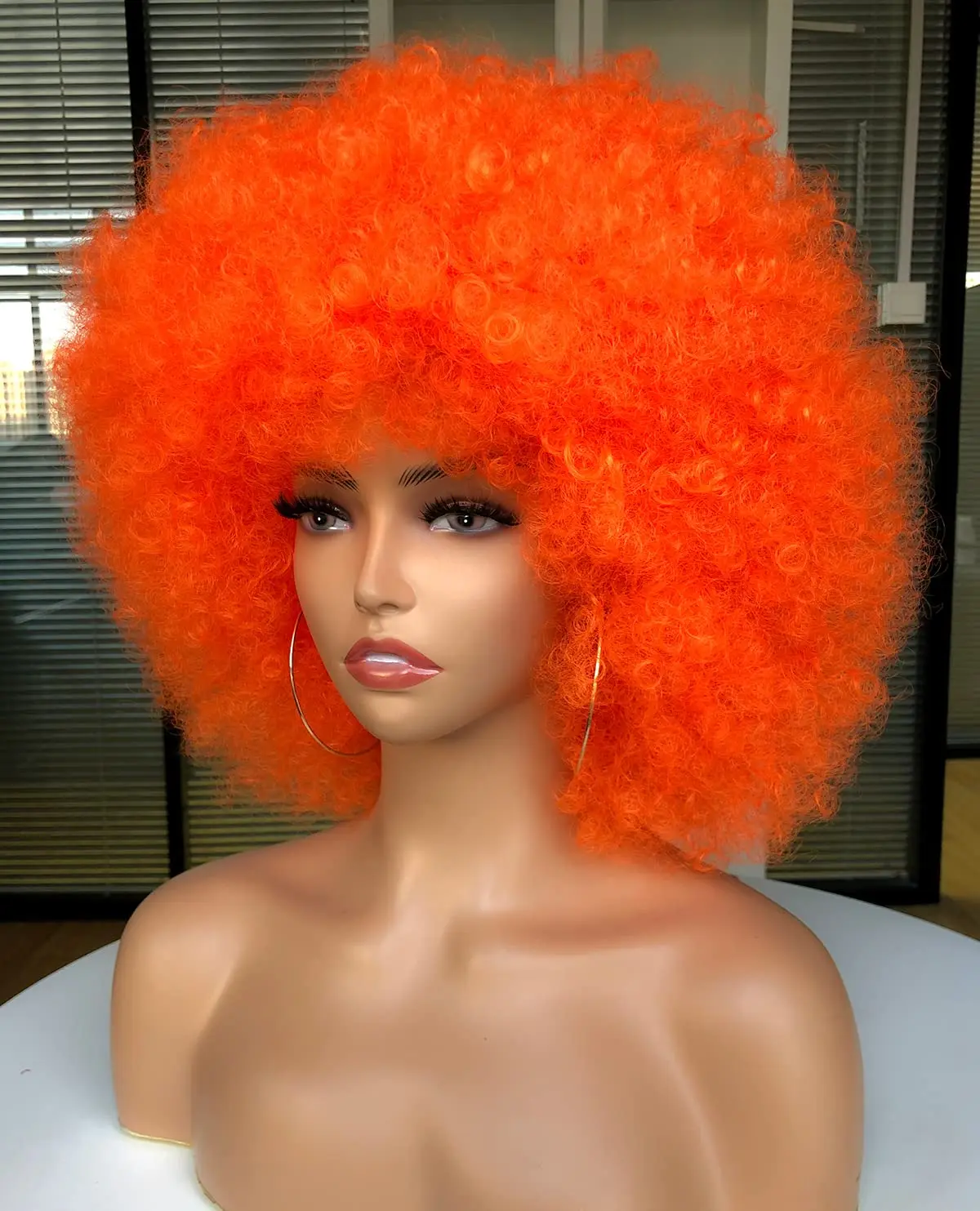合成アフロウィッグ,巻き毛,大きな弾力性,自然な外観,ハロウ - Synthetic Braided Wigs For Black Women のレビューと価格
